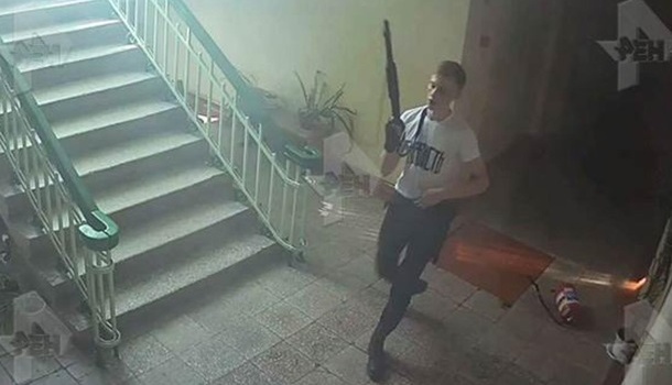 В сеть выложили фото «керченского стрелка» в момент бойни