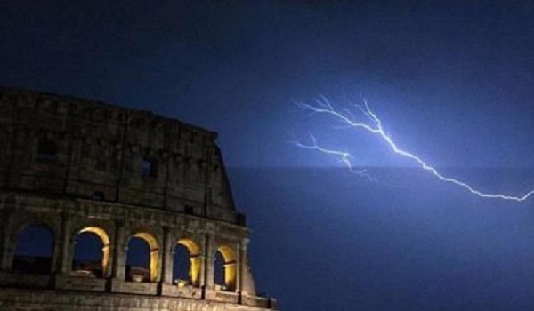 Настоящий хаос в Риме: город парализовал ледовый ураган. Опубликованы впечатляющие фото и видео