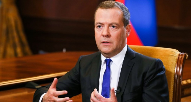 Медведев раскрыл детали санкций РФ против Украины Медведев раскрыл детали санкций РФ против Украины
