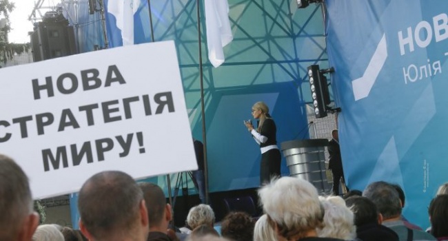 Тимошенко призналась, что ей покоя не дают плакаты Порошенко «Армия! Язык! Вера!» Тимошенко призналась, что ей покоя не дают плакаты Порошенко «Армия! Язык! Вера!»