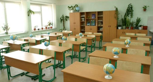 Ребенок в школе должен учиться, а не убирать! В Украине громкий скандал из-за обязанностей детей, родители не сошлись во мнениях