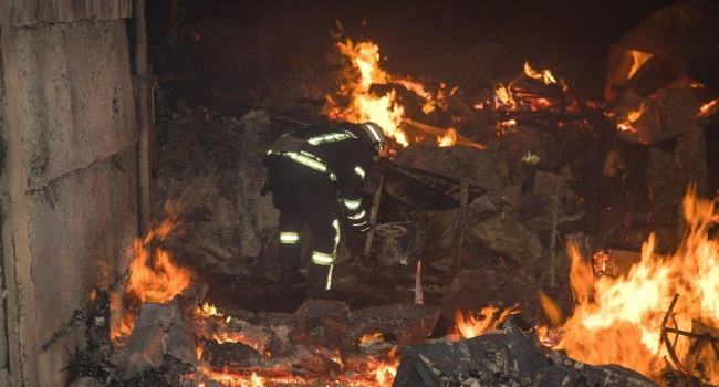 Пожар на харьковском предприятии: есть один погибший
