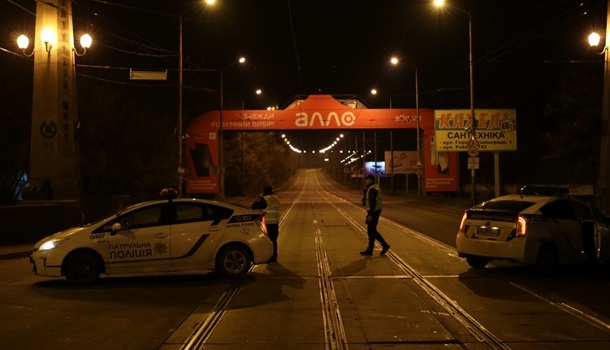 В Днепре «заминировали» Амурский мост: полиция ищет взрывчатку