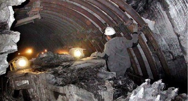 ЧП в Луганской области: в шахте, где бастуют шахтеры, произошел мощный обвал