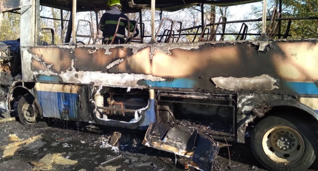В Днепропетровской области дотла сгорел рейсовый автобус, перевозивший пассажиров