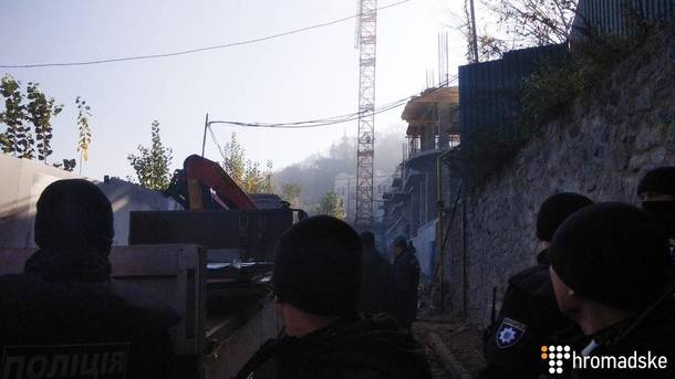 На стройке, что на Андреевском спуске прогремело три взрыва На стройке, что на Андреевском спуске прогремело три взрыва