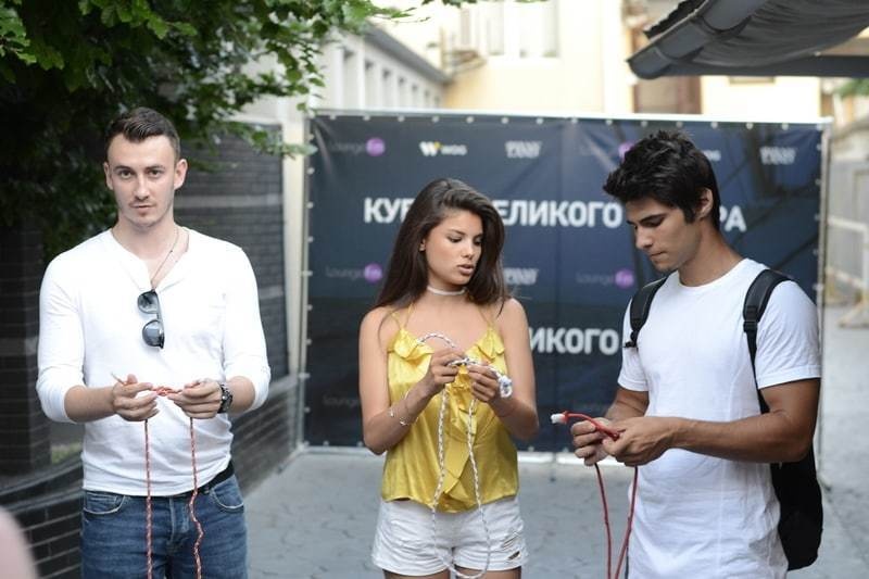 Роман Мишель Андраде с украинским певцом: в сети нашли личные фото и видео влюбленной пары 