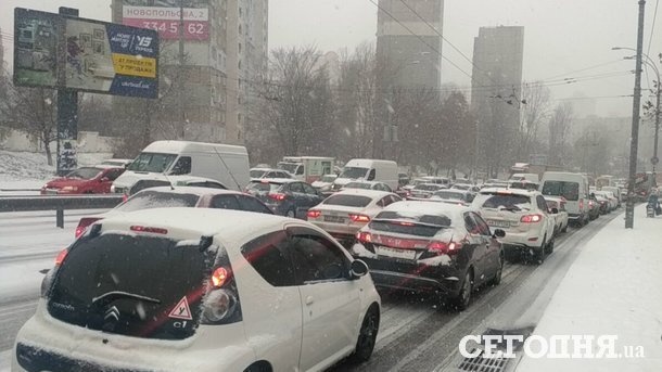 В КГГА заявили, что коммунальщики Киева готовы к снегопаду В КГГА заявили, что коммунальщики Киева готовы к снегопаду