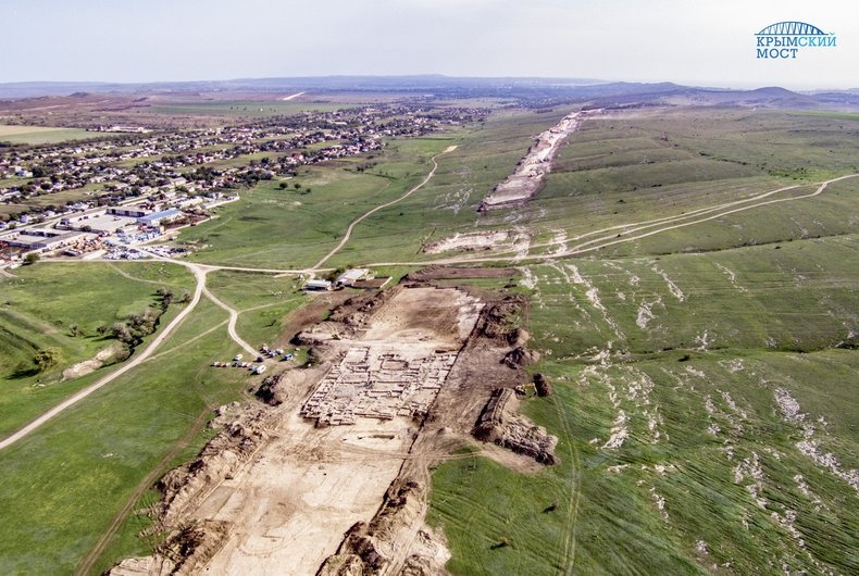 В Крыму обнаружили уникальное античное поселение, которое расположено на территории строительства железной дороги к Крымскому мосту В Крыму обнаружили уникальное античное поселение, которое расположено на территории строительства железной дороги к Крымскому мосту