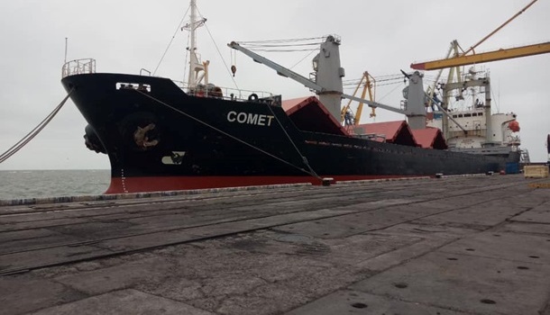 «Ответ на российские санкции»: в Мариуполе арестовано судно с тысячами тонн продукции боевиков «ЛНР»