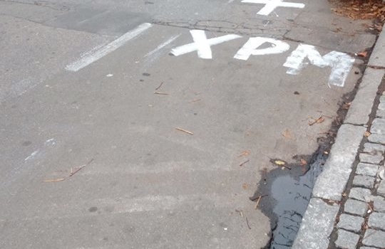 Попы на иномарках устроили в Киеве незаконную парковку Попы на иномарках устроили в Киеве незаконную парковку
