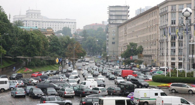 «До 30 тысяч машин»: владельцы «евроблях» пригрозили заблокировать движение в Киеве