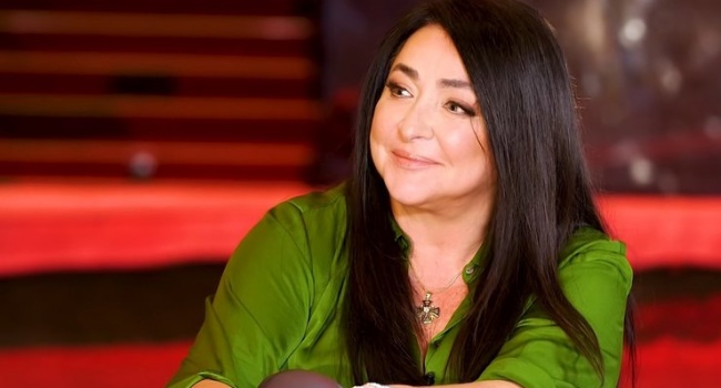 «Много чего и кого уже нет из этого времени»: Лолита показала домашнее видео, снятое в 1999 году «Много чего и кого уже нет из этого времени»: Лолита показала домашнее видео, снятое в 1999 году