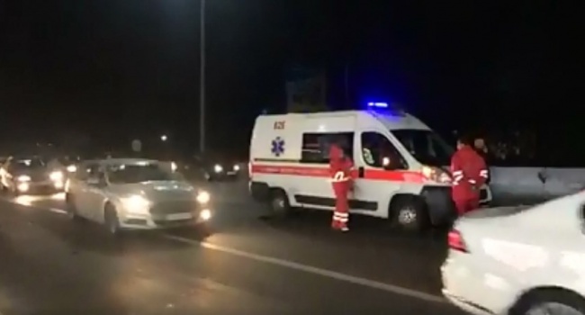 Ужасное ДТП под Киевом: Skoda насмерть сбила мужчину Ужасное ДТП под Киевом: Skoda насмерть сбила мужчину