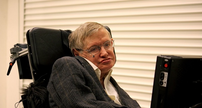 Инвалидное кресло Стивена Хокинга было продано за рекордную сумму
