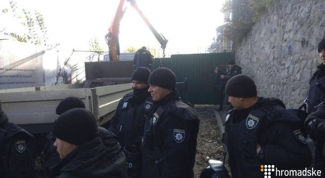 На стройке, что на Андреевском спуске прогремело три взрыва На стройке, что на Андреевском спуске прогремело три взрыва