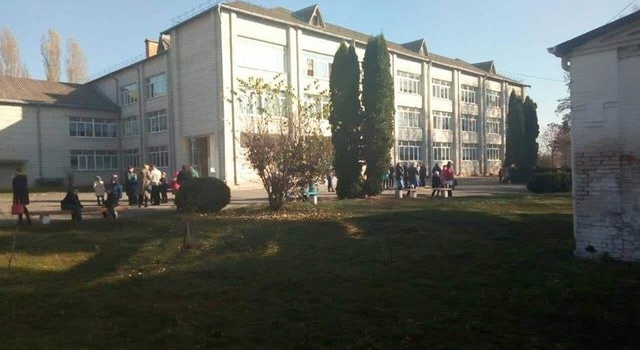 В школе Таращи ученик распылил перцовый газ. Отравились дети В школе Таращи ученик распылил перцовый газ. Отравились дети