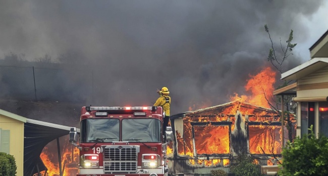 Пожары в Калифорнии: уничтожены 7000 зданий, погибли 9 человек