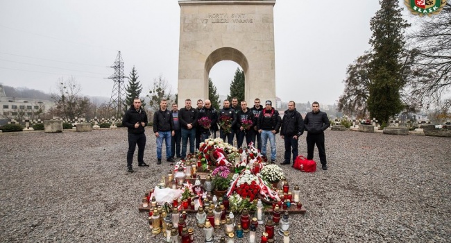 Граждане Польши устроили самое настоящее fire show на кладбище 