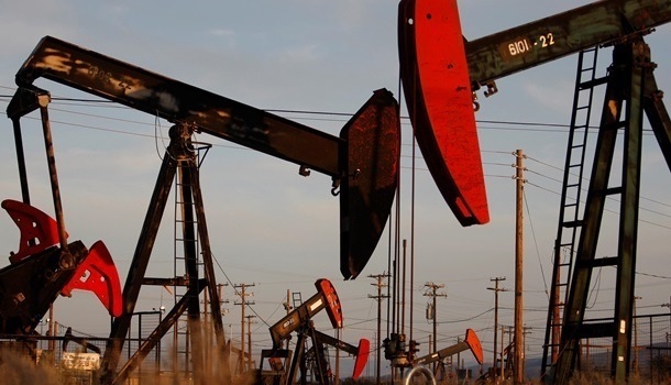 На рынках мира цены на нефть опять растут На рынках мира цены на нефть опять растут