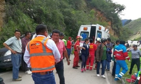 В Перу сорвался в пропасть автобус с футболистами