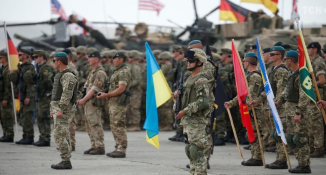 Огрызко: Украина имеет 100% гарантий стать членом НАТО, даже имея военный конфликт с Россией Огрызко: Украина имеет 100% гарантий стать членом НАТО, даже имея военный конфликт с Россией