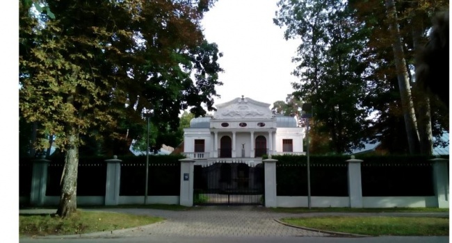 Блогер показала роскошный особняк Галкина и Пугачевой в Юрмале