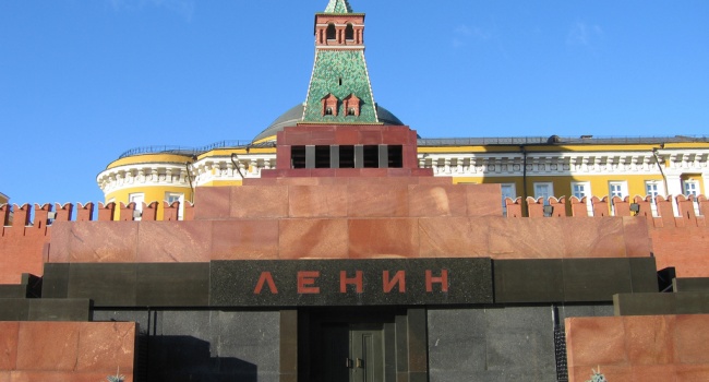 Депутат: тело Ленина необходимо предать земле в 2024 году