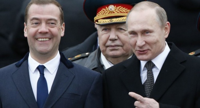 Портников: у Путина и Медведева давно собраны чемоданы