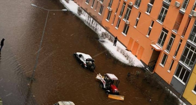 ЖК "Комфорт Таун" в Киеве идет под воду