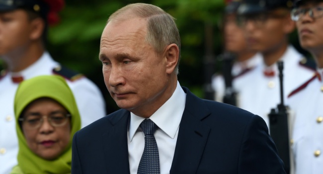 «Привет, Майкл!»: сеть озадачил странный жест Путина в сторону американского вице-президента