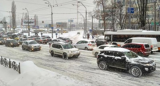 ДТП из-за снегопада в Украине: количество выросло до 1300-от