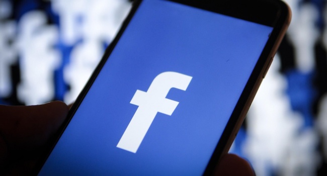 Facebook воюет с Apple Facebook воюет с Apple