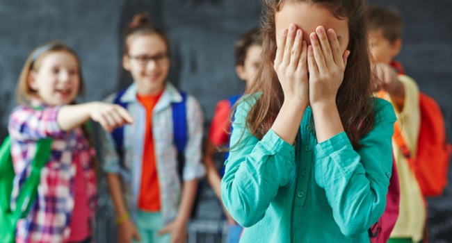 «Никто не будет р*гачку собирать!»: как наказали учителя, начавшего буллинг ученика во львовской школе  