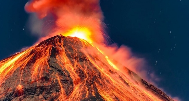Власти Гватемалы объявили срочную эвакуацию из-за извержения вулкана