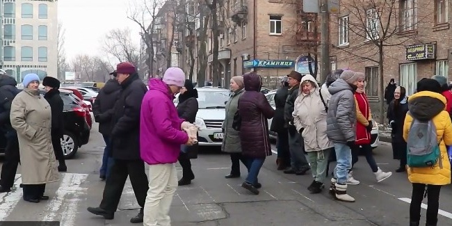 В Киеве митингующие перекрыли дорогу на одной из улиц