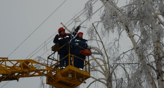 ГСЧС: 60 населенных пунктов в Украине остались без электричества