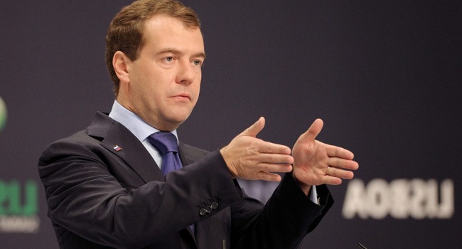 В России прокомментировали унижение Медведева в Папуа-Новой Гвинее: даже Илона Маска поставили бы в первый ряд