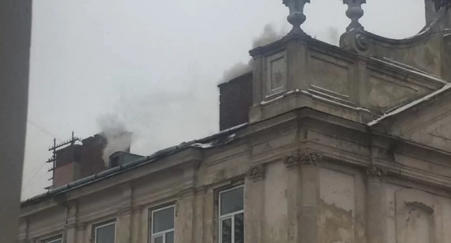 Во Львове горит областная больница: первые подробности