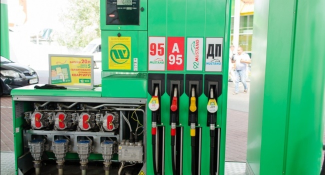 Нефть дешевеет: украинцев ждут две приятные новости