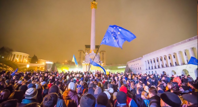 Вече на Майдане: Сегодня в Украине вспоминают годовщину Революции достоинства