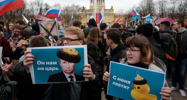Эксперт: не олигархи и санкции свергнут режим Путина, а студенты и школьники Эксперт: не олигархи и санкции свергнут режим Путина, а студенты и школьники