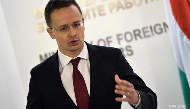Сийярто назвал законной выдачу венгерских паспортов украинцам Сийярто назвал законной выдачу венгерских паспортов украинцам