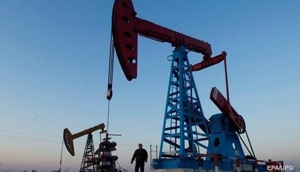 Баррель нефти стоит меньше 62 долларов Баррель нефти стоит меньше 62 долларов