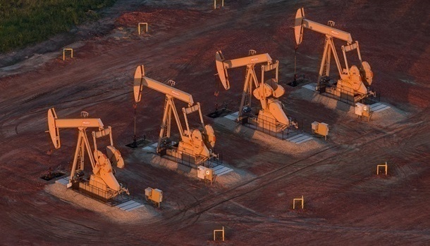 Стоимость нефти обвалилась до годового минимума Стоимость нефти обвалилась до годового минимума