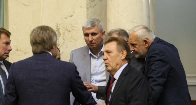 Количество нардепов, поддержавших Бюджет-2019, уменьшилось – 4 «оппоблоковца» отозвали свои голоса Количество нардепов, поддержавших Бюджет-2019, уменьшилось – 4 «оппоблоковца» отозвали свои голоса