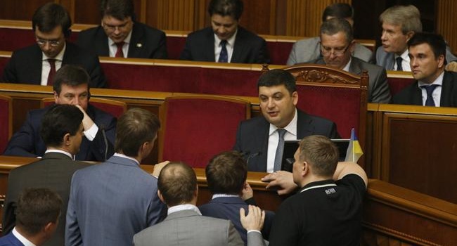 Гройсман не настаивал на ночном голосовании, депутаты сами решили не откладывать начатое, – политолог Гройсман не настаивал на ночном голосовании, депутаты сами решили не откладывать начатое, – политолог