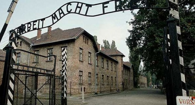95-летнему мужчине, который охранял концлагеря в 1944-45 годах вынесли обвинение 95-летнему мужчине, который охранял концлагеря в 1944-45 годах вынесли обвинение