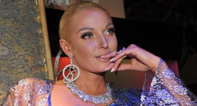 Волочкова показала фото в постели с мужчиной