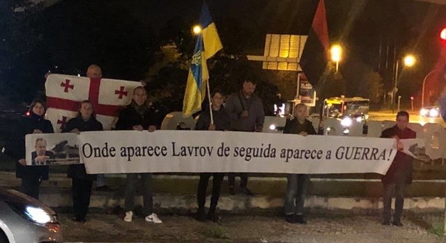 «Где появляется Лавров – начинается война!»: главу МИД России ожидал «теплый» прием украинцев в аэропорту Лиссабона «Где появляется Лавров – начинается война!»: главу МИД России ожидал «теплый» прием украинцев в аэропорту Лиссабона